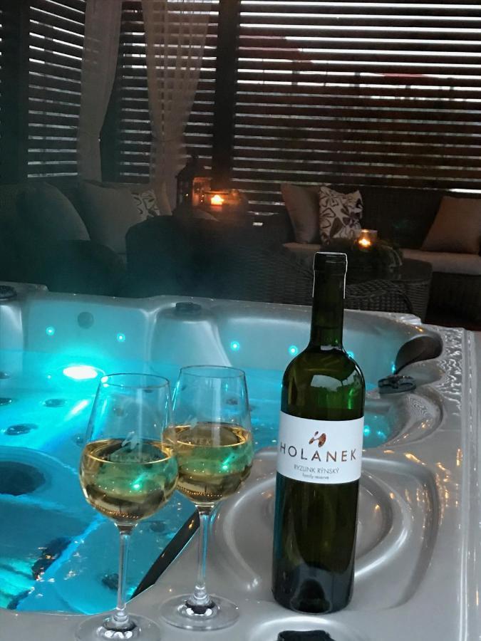 Chrast  Orchardhouse Farmhouse, Wellness מראה חיצוני תמונה